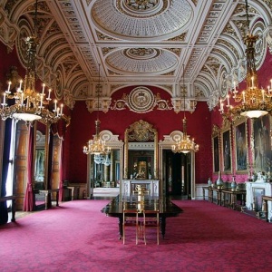 Подарки королеве Елизавете II - на выставке в Букингемском дворце